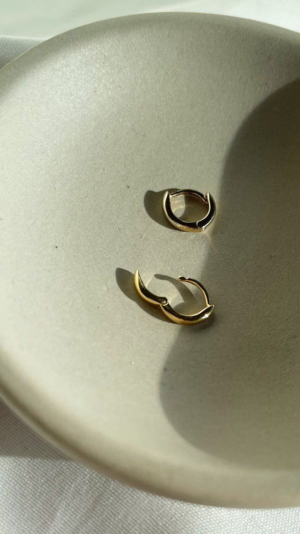 Alix Nude Huggie Earrings Gold Vermeil