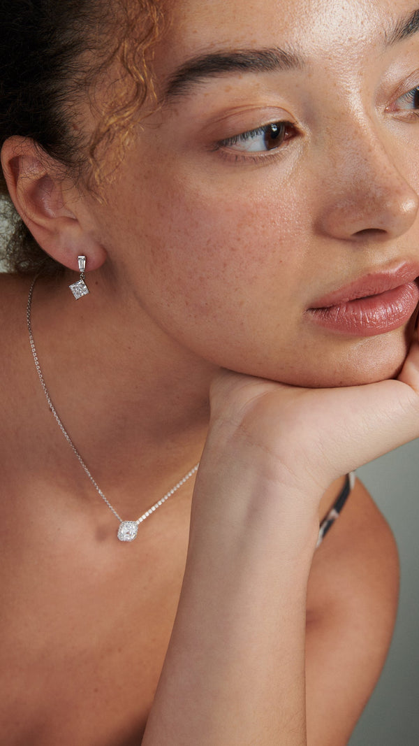 Amberley Earrings 9K White Gold