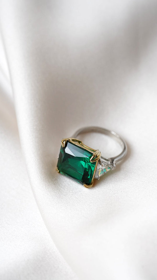 Jessica Emerald Green Ring 9K White Gold