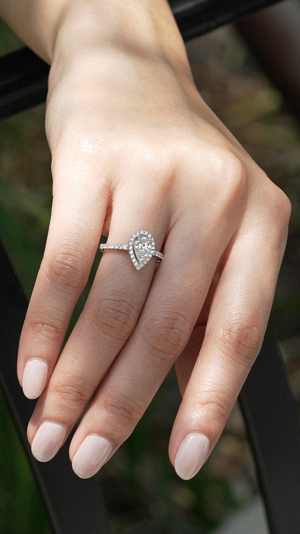 Kristen Ring 18K White Gold with 0.94 carat Pear diamond Excellent cut H color VS1 clarity
