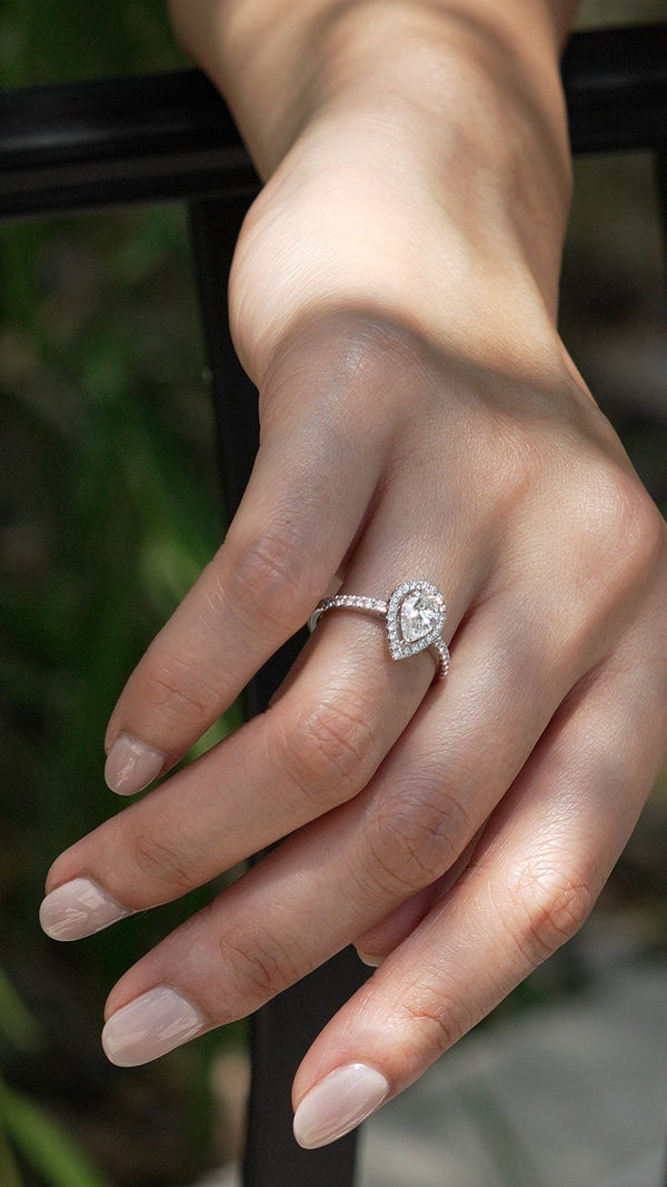 Kristen Ring 18K White Gold with 0.94 carat Pear diamond Excellent cut H color VS1 clarity