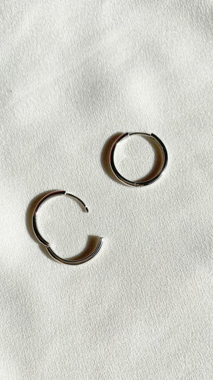 Senna Hoop Earrings 9K White Gold