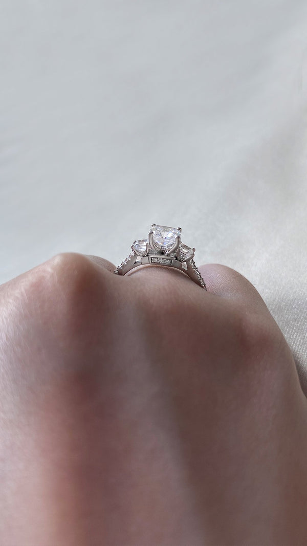 Lindsey Ring 18K White Gold